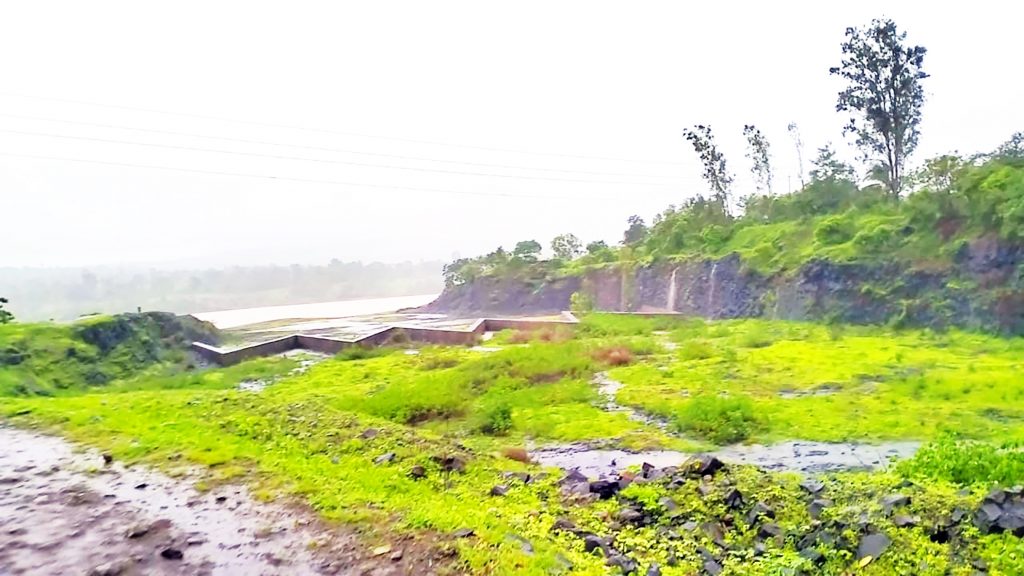 किटवाड धबधब्यांवर पर्यटकांना बंदी Tourists banned from Kitwad waterfalls