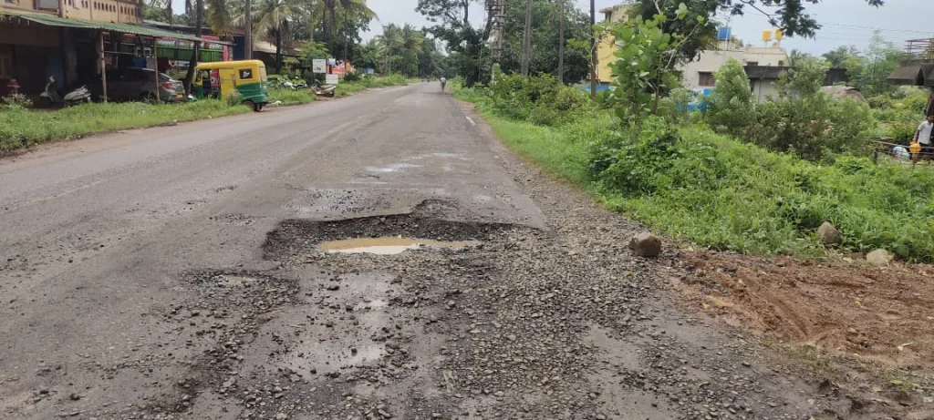 Immediately plug the dangerous pothole on Kalkhamb main road