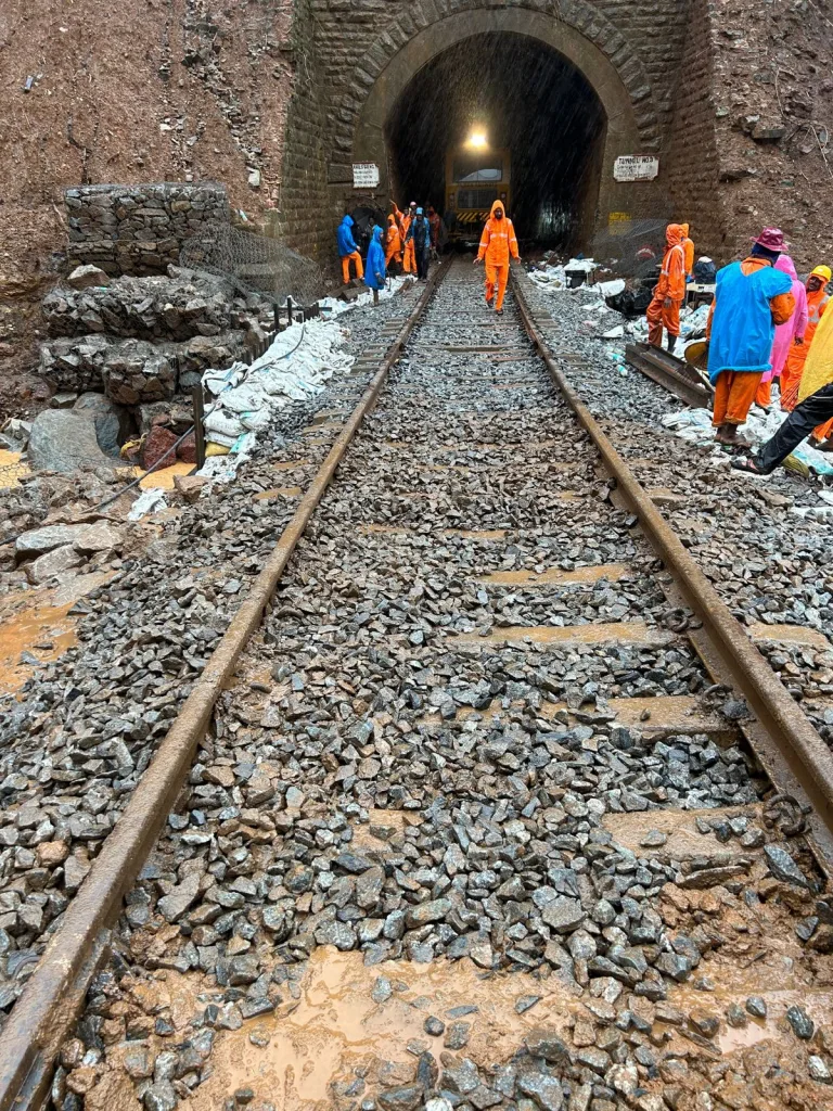 लोंढा-वास्को मार्ग वाहतुकीसाठी खुला Londha-Vasco road open for traffic