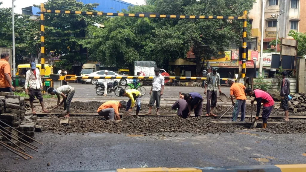Effect of repairs on the second railway gate on the first railway gate