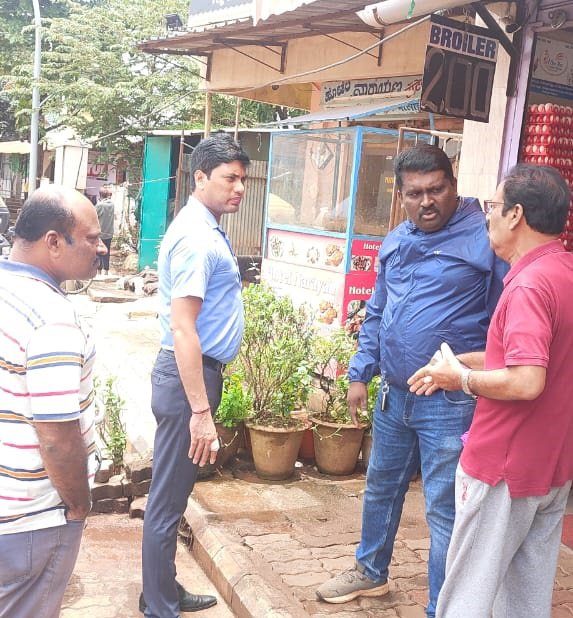 Municipal Commissioner's visit to Shahapur-Khasbag weekly market