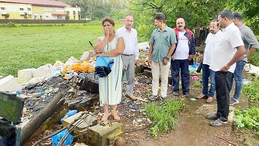 एसजीपीडीए मार्केट स्वच्छ करा अन्यथा न्यायालयाचे दरवाजे ठोठाऊ Clean up the SGPDA market or knock the doors of court