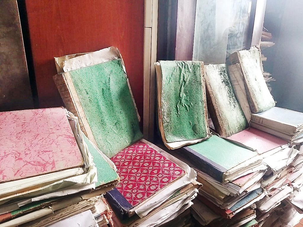 मडगाव पालिका इमारतीच्या दुरवस्थेकडे दुर्लक्ष Ignoring the dilapidated condition of the Margaon Municipality building