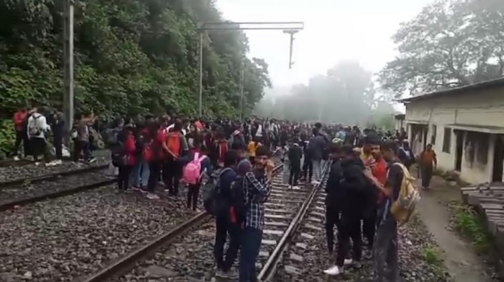 Tension between tourists and officials on Dudhsagar