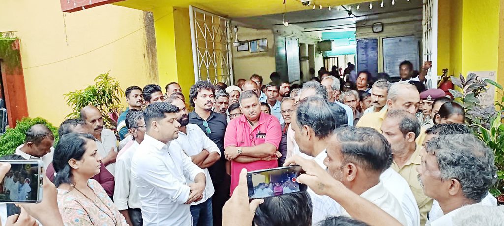 Sanjeevani sugarcane growers blocked the highway