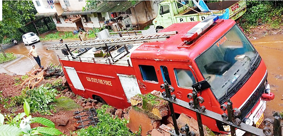 The protective wall of the Valpai Maweldar office collapsed