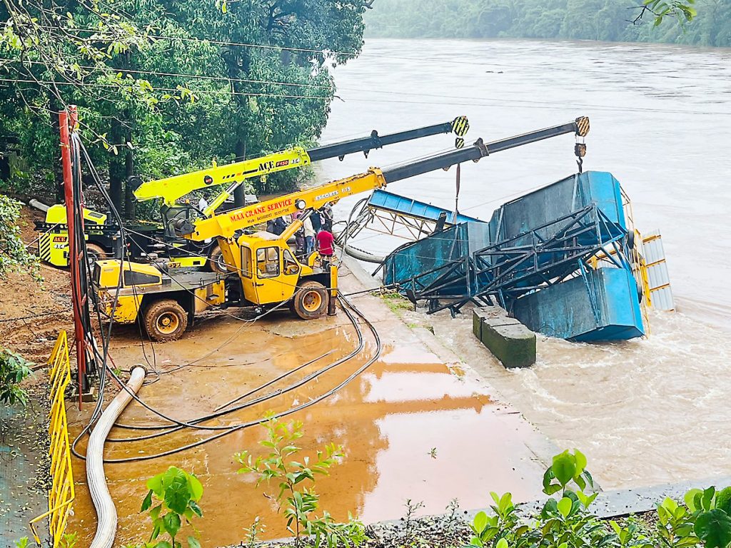 Sattari taluka hit by storm, damage to power lines