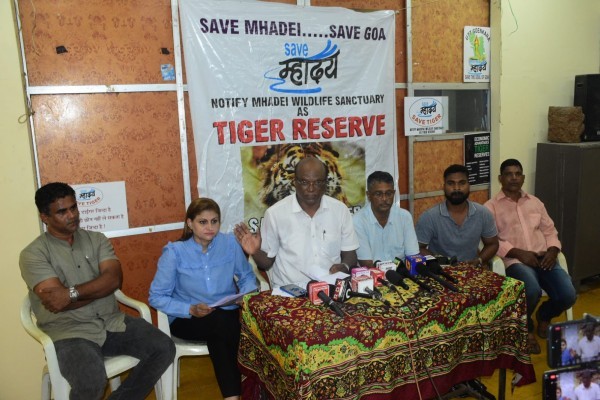 वाघ वाचवा, अन्यथा खुर्ची सोडा : राजन घाटे