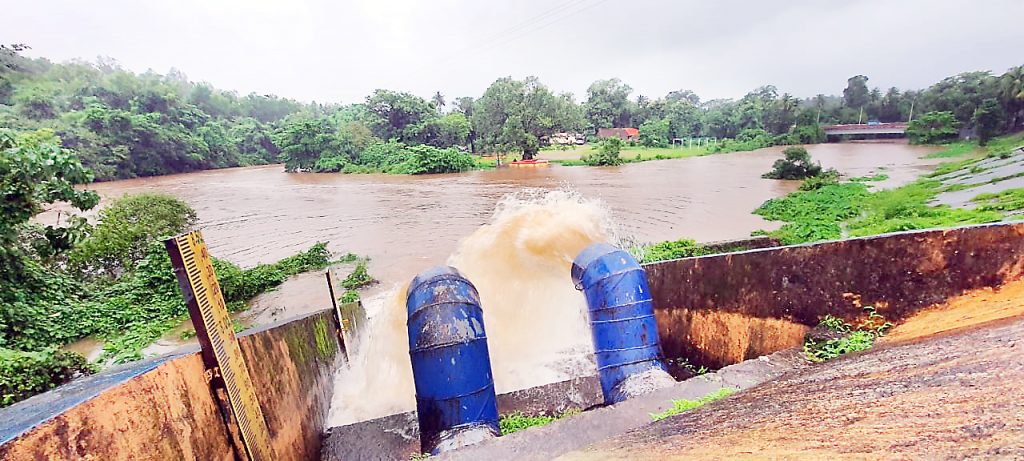 काणकोणात पावसाचा जोर कायम The rain continues in all kankon