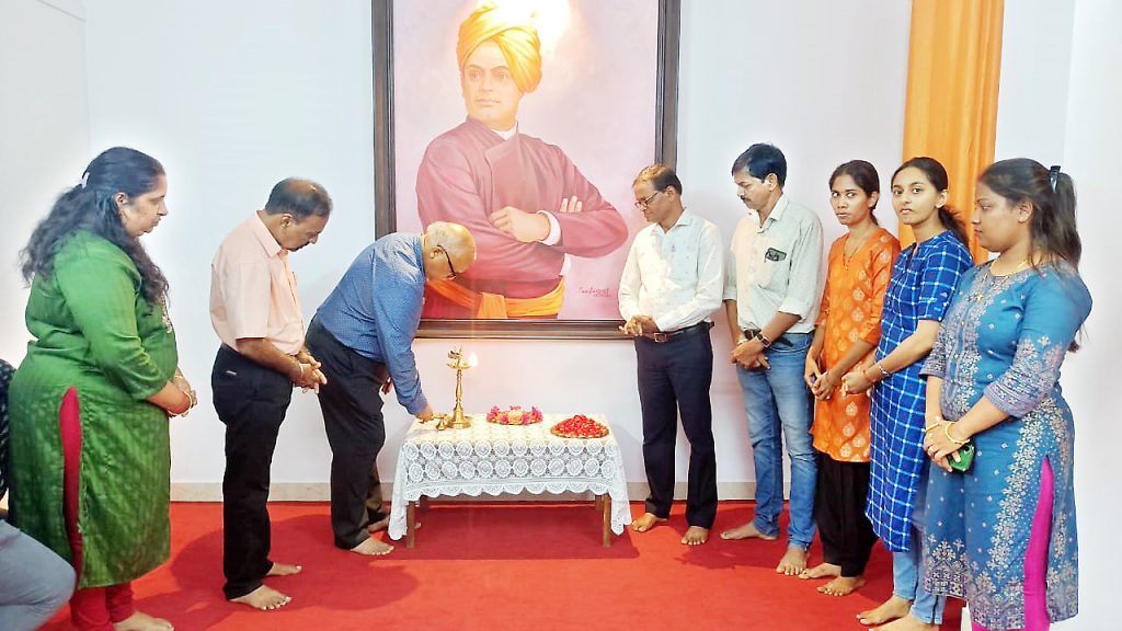 Swami Vivekanandaji gave peace mantra to the world - Kamat