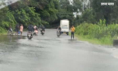 Vedganga river water on Pebble Kolhapur road traffic continues