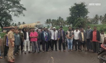 कोडोलीतील धोकादायक नरसोबा पुलाचे रुंदीकरण करण्यासाठी दलित महासंघाचा रास्तारोको Narsoba bridge Kodoli