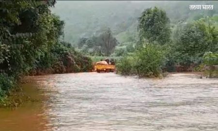 जांभळी नदीचे प्रवेशद्वार पाण्याखाली; कासारी नदीच्या पूराच्या पाण्यामुळे पडसाळी रस्ता बंद Padsali road closed