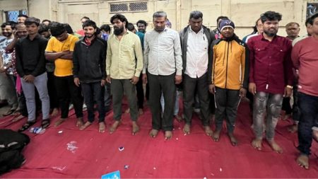 इचलकरंजीत जुगार अड्यावर पोलिसांचा छापा, ३७ जण पोलीसांच्या ताब्यात Police raid Ichalkaranjit gambling den 37 people were arrested