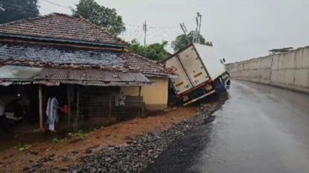Mumbai-Goa National Highway container-road-accident Chiplun