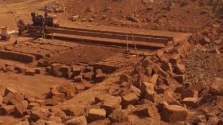 जिल्ह्यातील उघड्या चिरेखाणींची उच्च न्यायालयाकडून दखल, सुरक्षेबाबत पावले उचलण्याचे जिल्हाधिकाऱ्यांना आदेश High Court ordered Chirekhani District Collector regarding