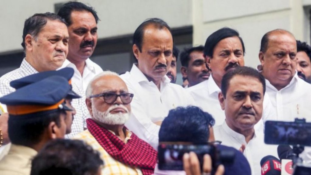 अधिवेशन सुरु होण्यापूर्वीच अजित पवार गटाच्या नेत्यांनी घेतली राहुल नार्वेकरांची भेट Ajit Pawar group leaders met Rahul Narvekar session Monsoon