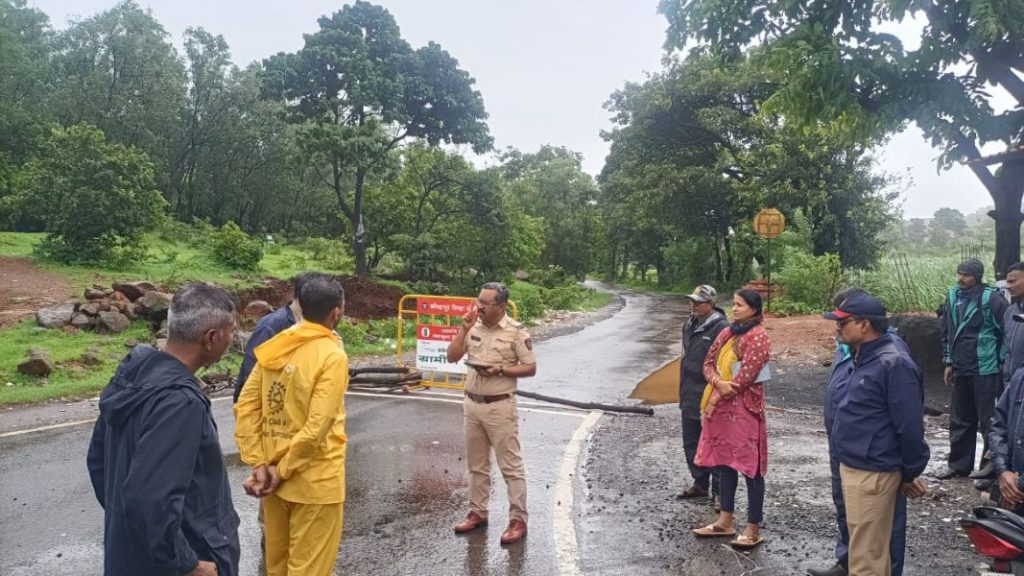 Kolhapur Rain Update : बर्की पूल पाण्याखाली गेला, पर्यटकांना बंदी Tourists banned as Burki flower went under water