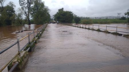 Kolhapur Rain Update Mahe-Kasba Beed bridge underwater