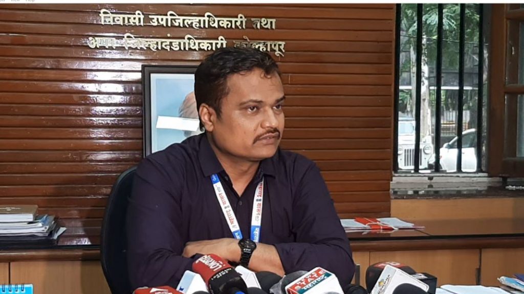 Kolhapur Breaking : उद्यापासून पूरबाधित 28 गावातील शाळांना सुट्टी -भगवान कांबळे Bhagwan Kamble Schools in 28 flood-affected villages closed