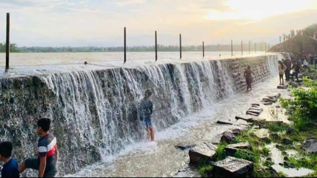 Kolhapur rain update Kalamba Lake overflows