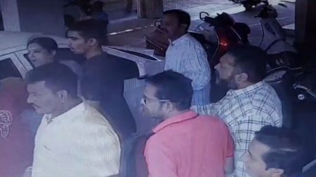 freestyle fights in Rajarampuri society parking case registered