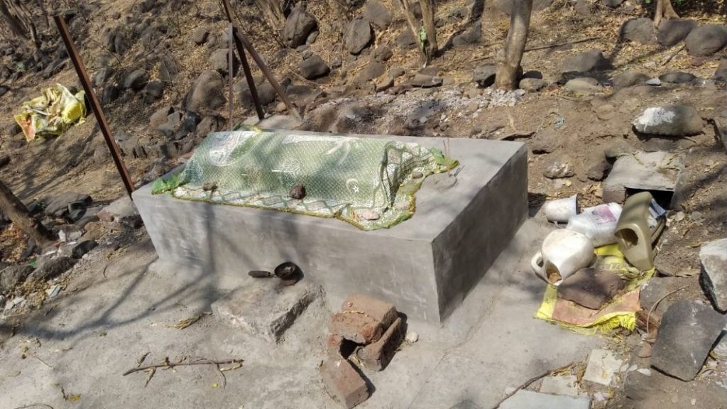 encroachment around Vardhangad removed in police order