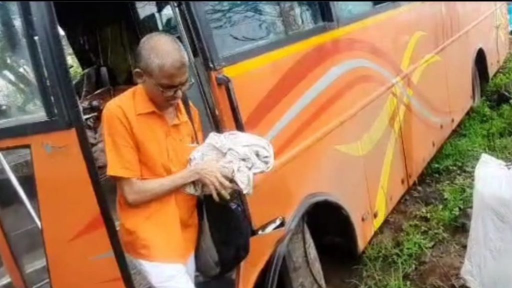 Raigad Accident News Luxury bus accident 16 passengers injured