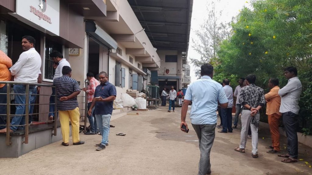 Solapur Breaking News : सोलापुरात रुपम इंडस्ट्रीजमध्ये स्फोट ; तीन मजुरांचा होरपळून मृत्यू Solapur Accident News