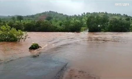 बर्कीच्या धबधब्याकडे जाणारा मार्ग बंद; पाण्याच्या पातळीत झपाट्याने वाढ Berkey Falls closed