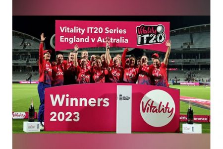 इंग्लंडचा ऑस्ट्रेलियावर मालिका विजय