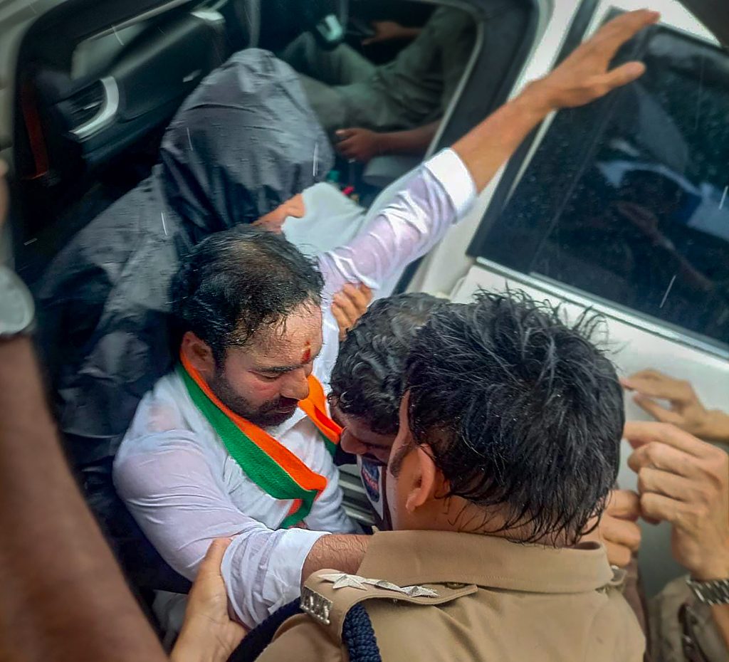 तेलंगणा पोलिसांनी केंद्रीय मंत्री जी. किशन रेड्डी ना रोखले Telangana Police Stopped Union Minister Kishan Reddy