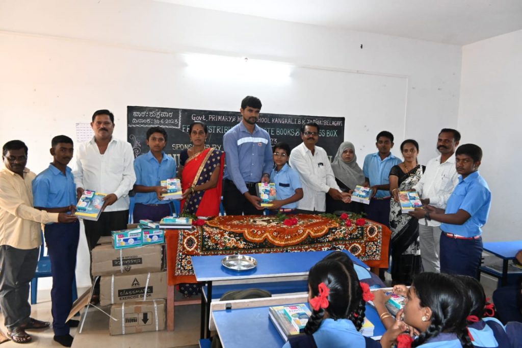 कंग्राळी बुद्रुक येथील विद्यार्थ्यांना ‘हिंडाल्को’कडून शालोपयोगी साहित्य
