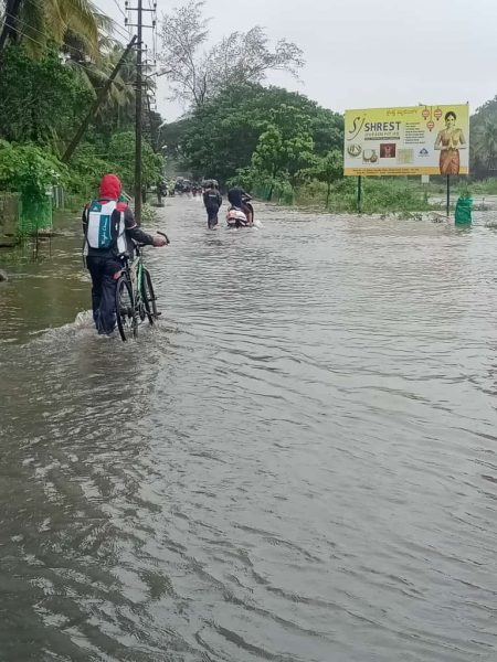 कारवार जिल्ह्यात मुसळधार; सलग दुसऱ्या दिवशी शाळा-महाविद्यालयांना सुट्टी