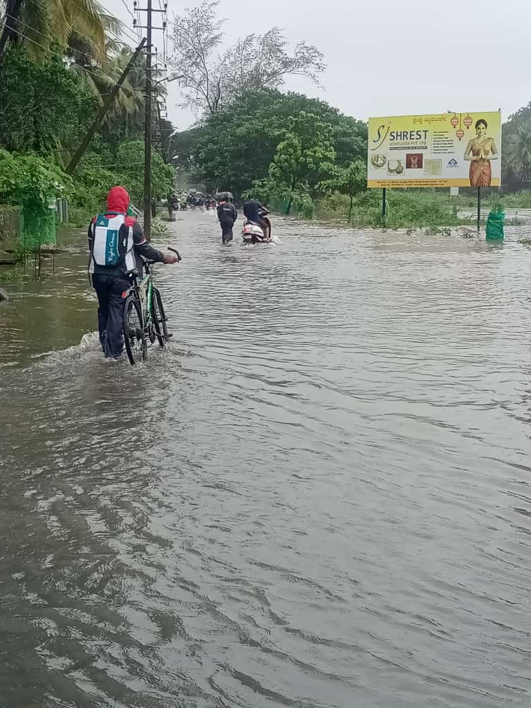 कारवार जिल्ह्यात मुसळधार; सलग दुसऱ्या दिवशी शाळा-महाविद्यालयांना सुट्टी