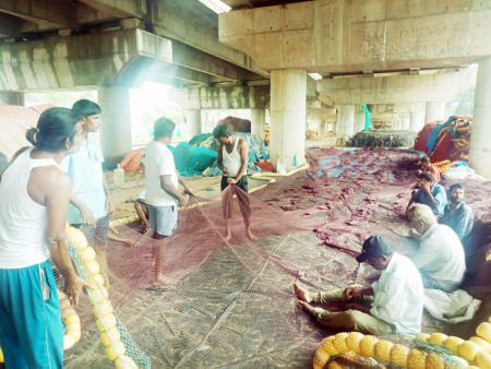 Fishermen flock to the Karwar coast