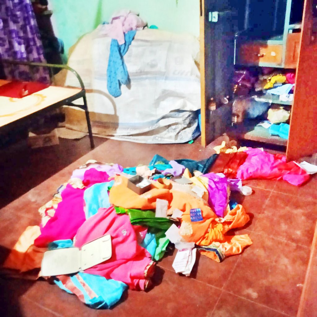 5 lakh burglary at Manturga