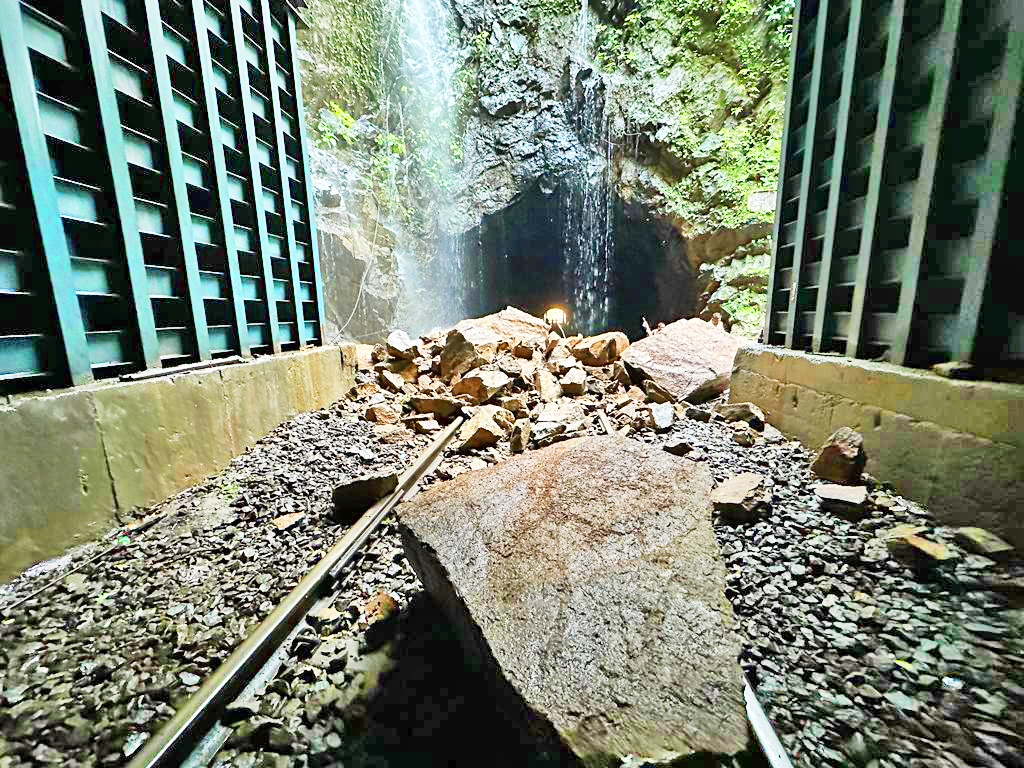 A crack fell on the railway line near Dudhsagar