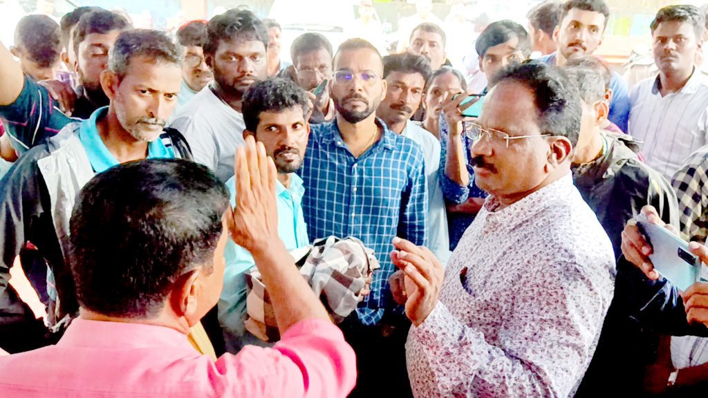 ऊग्णवाहिकेअभावी तीन महिन्यांच्या बालकाचा मृत्यू Three months old baby died due to lack of ambulance