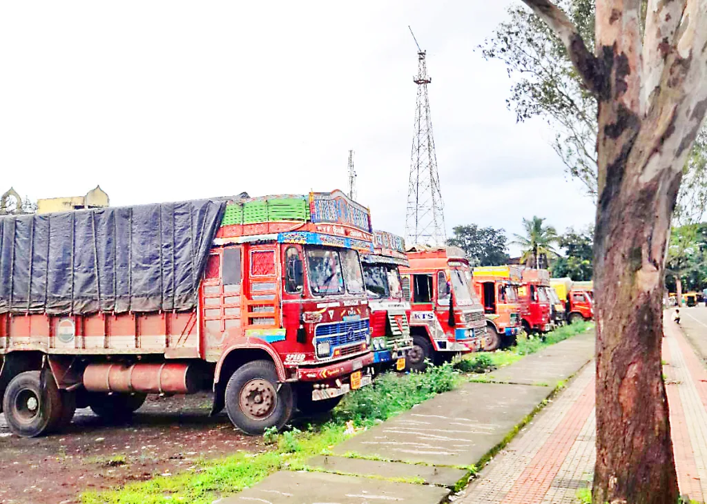 Shift the truck stand in APMC immediately