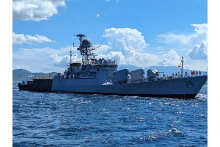 भारताकडून व्हिएतनामला ‘आयएनएस कृपाण’ भेट Visit of 'INS Kripan' from India to Vietnam