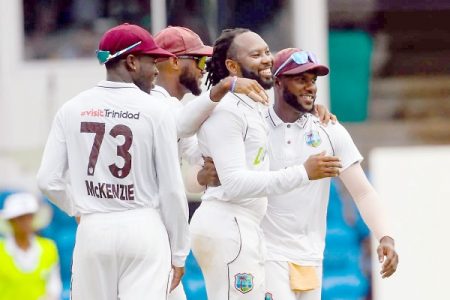 पहिल्या डावात भारताची 438 धावांची मजल India scored 438 runs in the first innings