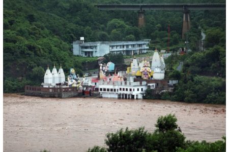 महापूर-भूस्खलनात काश्मीरमध्ये आठ ठार