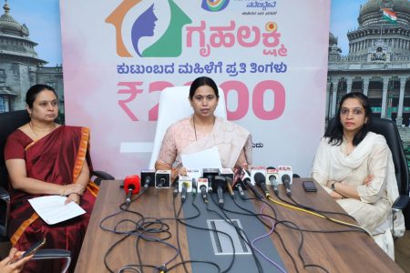 गृहलक्ष्मी योजनेसाठी १९ जुलैपासून अर्ज दाखल प्रक्रिया सुरु होणार ; मंत्री लक्ष्मी हेब्बाळकर gruhlaxmi-yojana-laxmi-hebbalkar #tarunbharat #latestmarathi #marathinews #laxmihebbalkar