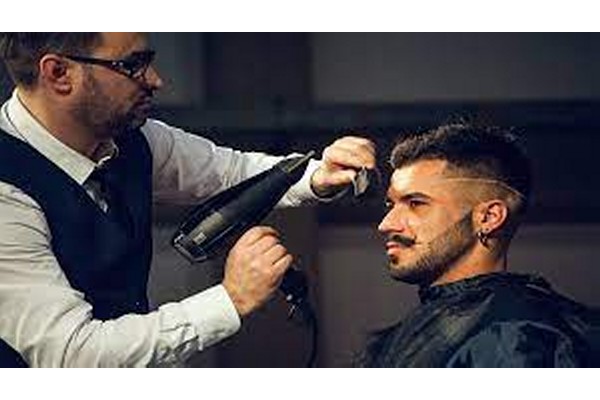 मेन्स ग्रूमिंग उद्योगाचा आकार वाढतोय The men's grooming industry is growing in size
