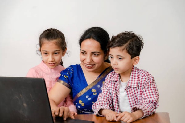 आईच्या समर्थनाचा मुलांचा सकारात्मक प्रभाव