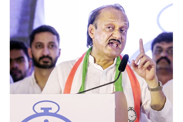 गौप्यस्फोटांमुळे हादरला महाराष्ट्र