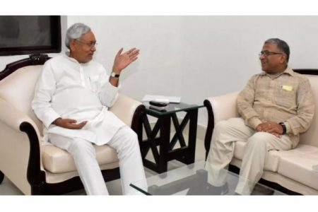 राज्यसभा उपसभापतींनी घेतली नितीश कुमारांची भेट