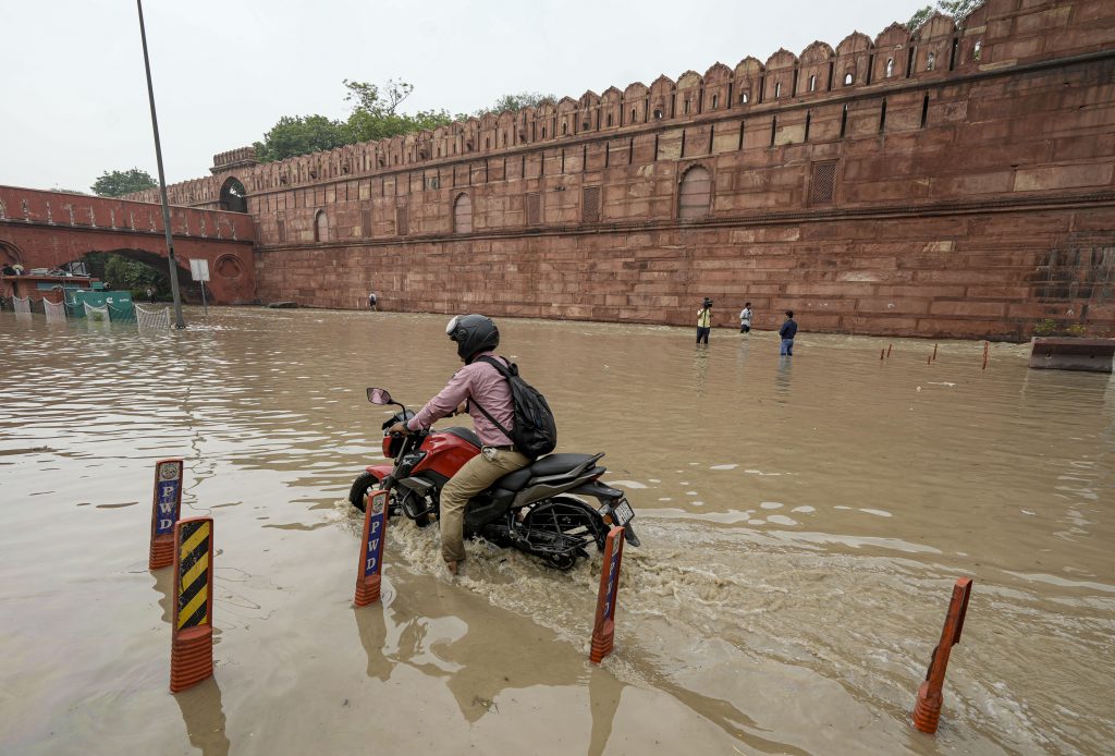 rain hits Capital Delhi