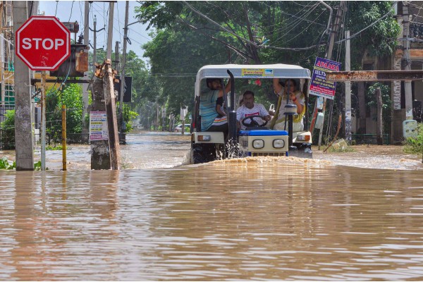 5 राज्यांमध्ये अतिवृष्टी, 72 तासांत 76 बळी